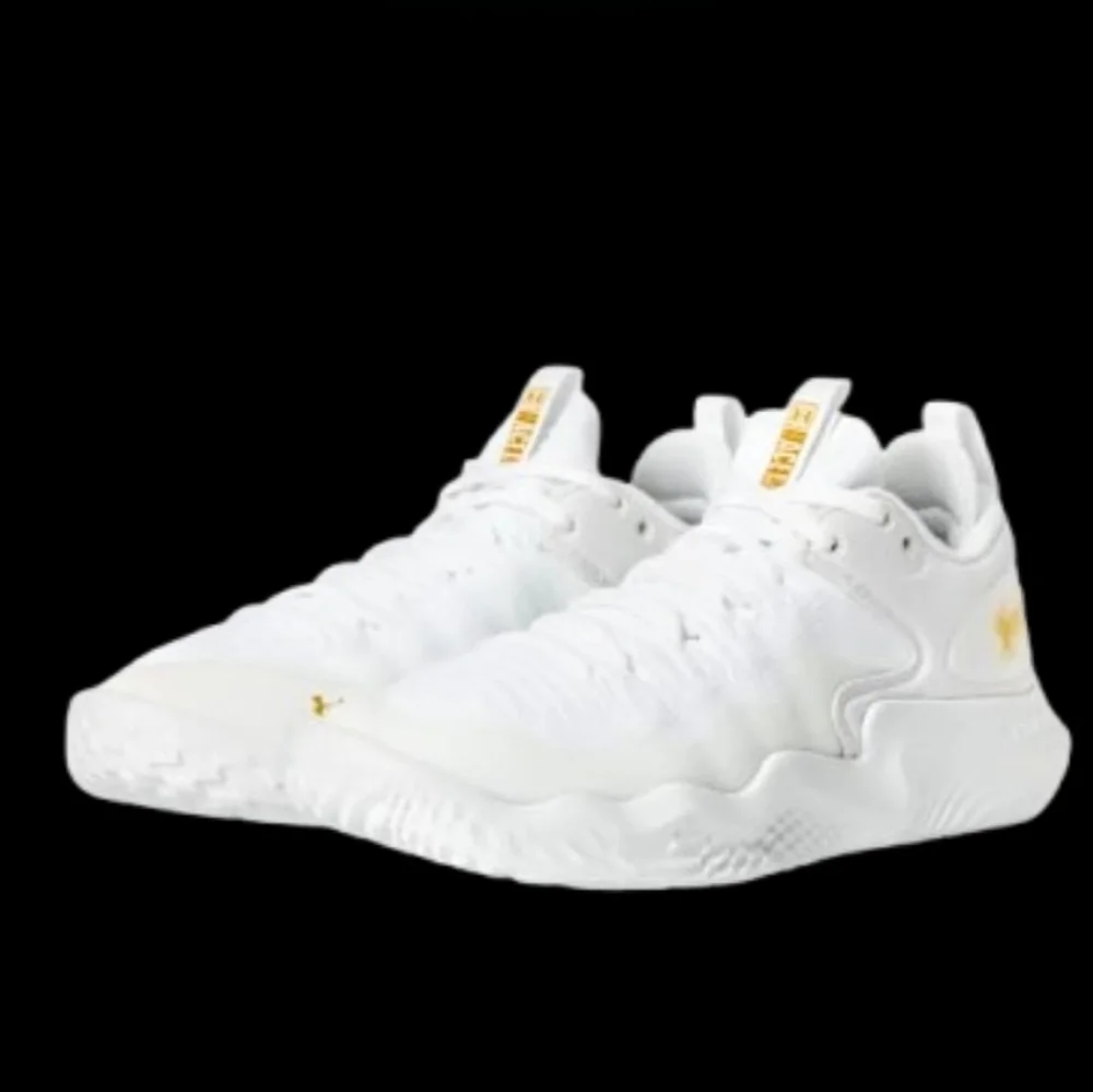 Under Armour Flow Ace Volleyball Womens Size 8.5 White Metallic Gold